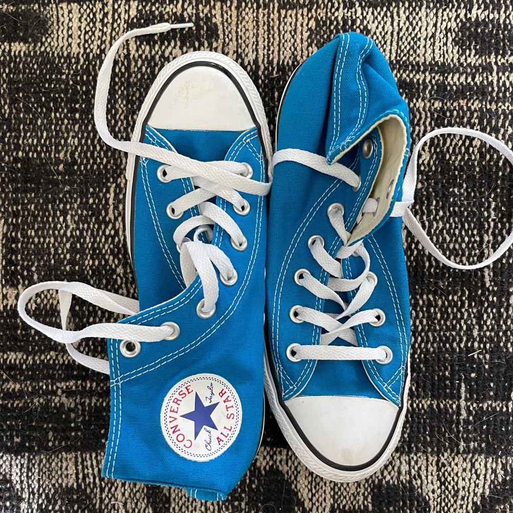 Babbby blue Converse!